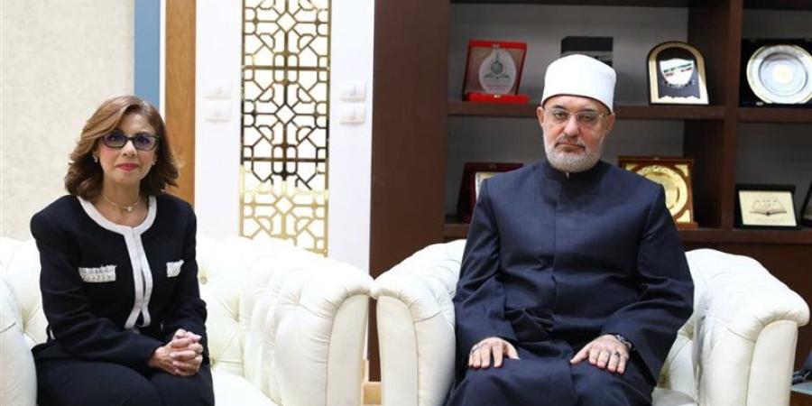 قبيل تولي مهامها، مفتي الجمهورية يلتقي سفيرة مصر بسنغافورة لبحث التعاون المشترك - تواصل نيوز