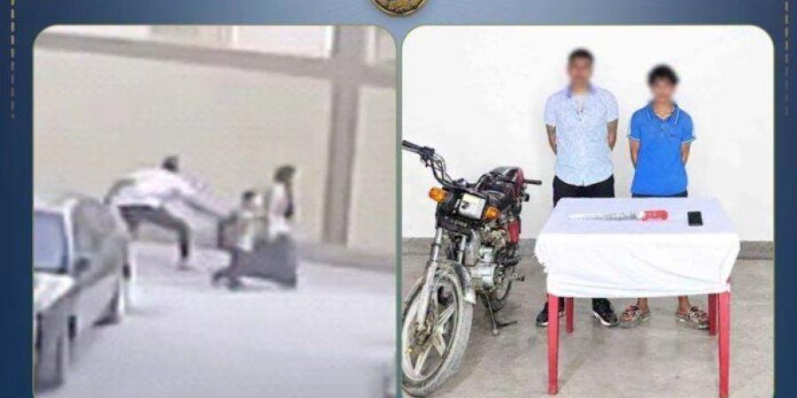 ضبط المتهمين بسرقة هاتف محمول من سيدة أثناء سيرها بالشارع في المنيا - تواصل نيوز