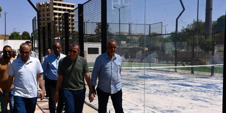 محافظ أسوان يتابع وضع اللمسات النهائية لمشروع ملاعب البادل بحديقة مدكور أبو العز (صور) - تواصل نيوز