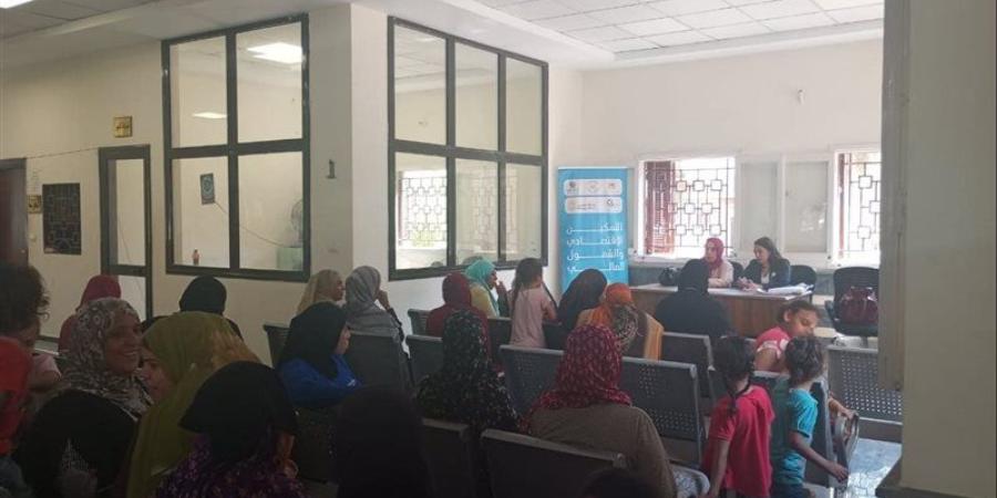 محافظ أسيوط يختتم فعاليات المرحلة الثانية من برنامج "أملك في عملك" بمركز الفتح - تواصل نيوز