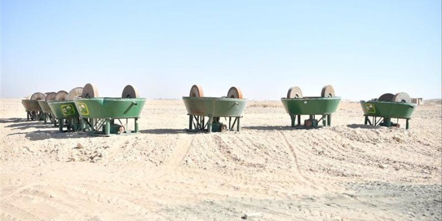 2000 طاحونة وأحواض ترسيب ومدقات ترابية، قنا تفتش عن "كنوز الذهب" المخفية في قرية العقب بقوص (صور) - تواصل نيوز