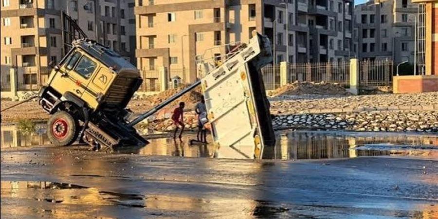 مصدر “بالإسكان” يكشف الحقيقة الغائبة في كسر ماسورة مياه وصلة دهشور - تواصل نيوز