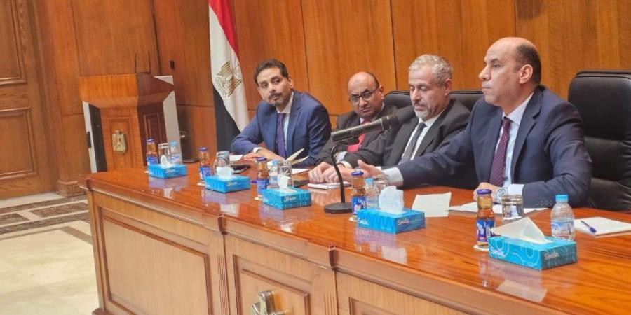 وزير العمل خلال لقائه أعضاء الجالية المصرية بالأردن: التوجيهات الرئاسية تضع رعاية المصريين بالخارج وحماية حقوقهم في مقدمة الأولويات - تواصل نيوز