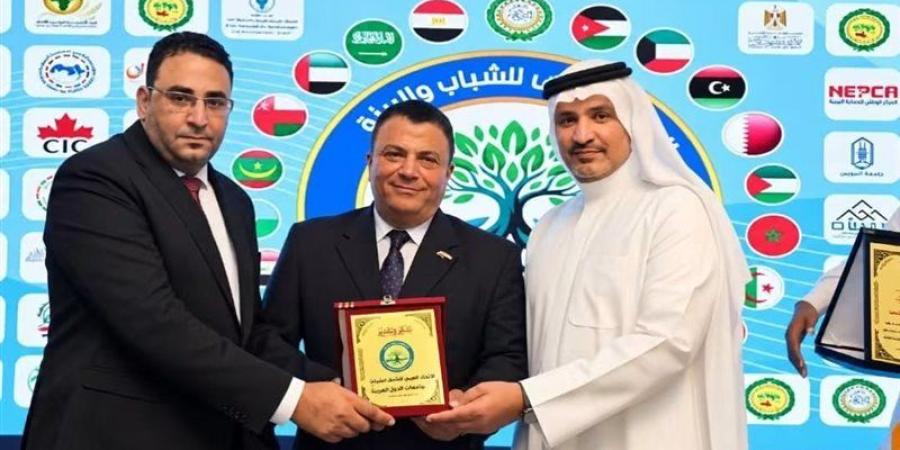 سكرتير عام البحر الأحمر يشهد ختام المنتدى الشبابي الرابع عشر للبيئة الساحلية بالغردقة - تواصل نيوز