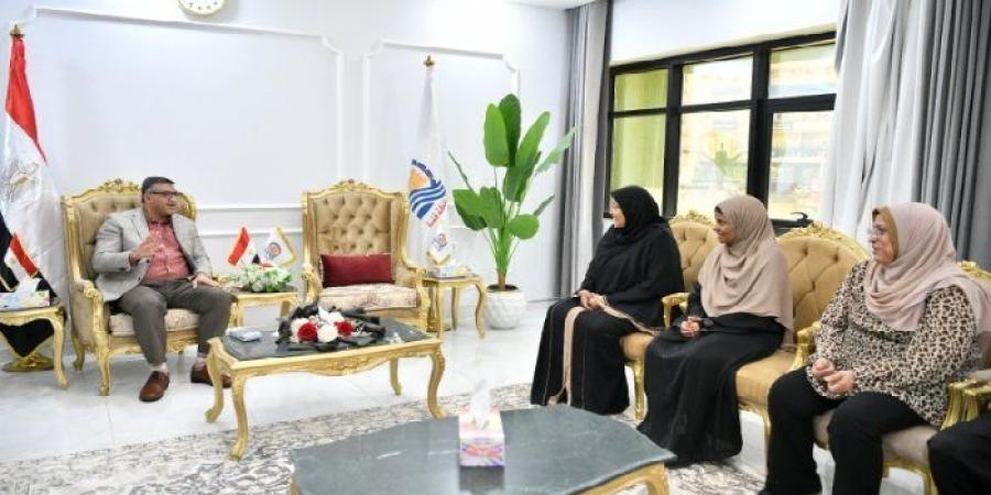 محافظ قنا يلتقي 5 فائزات برحلات عمرة مجانية مقدمة من صندوق تحيا مصر - تواصل نيوز