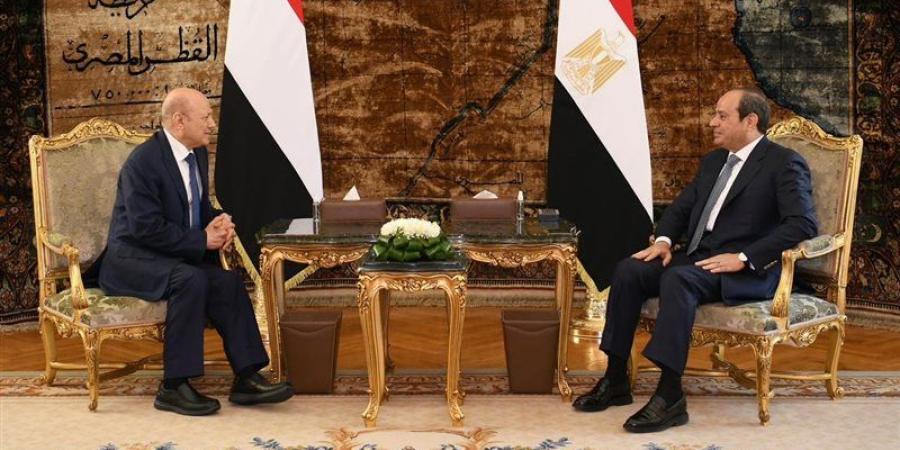 السيسي يقود موقف مصر الثابت تجاه الأزمة اليمنية.. دعم اليمن ووحدة أراضيه ومؤسساته الوطنية.. مساندة جهود التوصل إلى حل سياسي شامل ينهي الأزمة.. حماية أمن البحر الأحمر وضمان حرية الملاحة - تواصل نيوز
