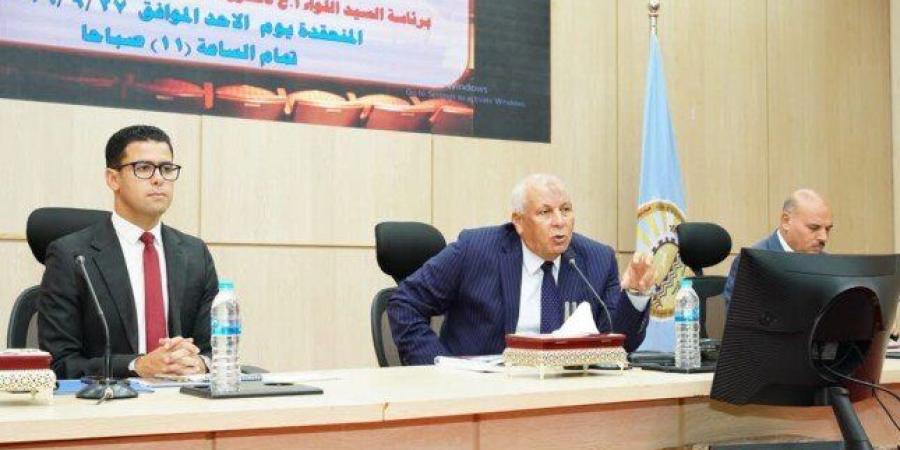 محافظ مطروح يوجه بحزمة إجراءات في التعليم والصحة والطرق والزراعة استعدادًا لموسم الشتاء - تواصل نيوز