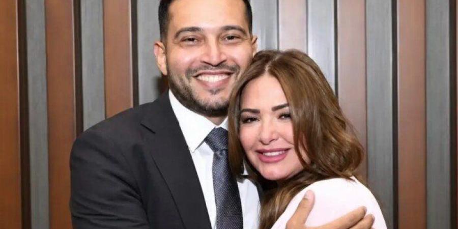 دموع الفرح.. لقطات مؤثرة لصابرين في حفل زفاف ابنها - تواصل نيوز