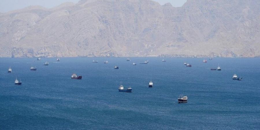 الحرس الثورى الإيرانى يعلن الاستيلاء على غواصة أمريكية مسيرة متطورة بمضيق هرمز - تواصل نيوز