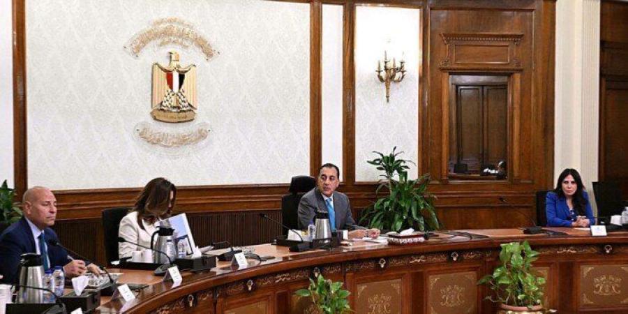 مدبولي يؤكد على أهمية التوسع في أعمال زراعة وتشجير المحاور الرئيسية والميادين والطرق - تواصل نيوز