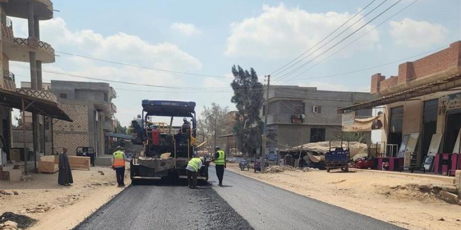 متابعة أعمال رصف طريق الجنابهة بحوش عيسى ضمن الخطة الاستثمارية بالبحيرة - تواصل نيوز