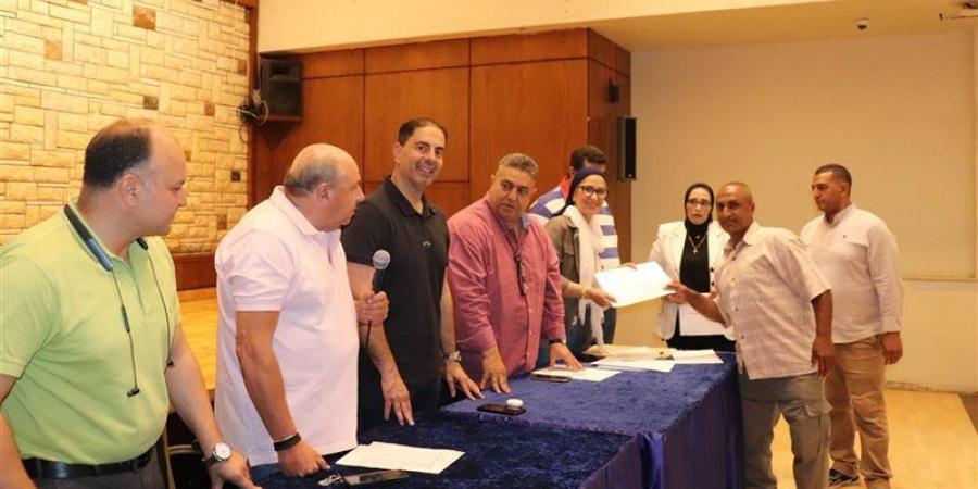 أزمة مكافأة نهاية الخدمة تهز نادي هليوبوليس، و1180 عاملًا يطالبون بحقوقهم - تواصل نيوز