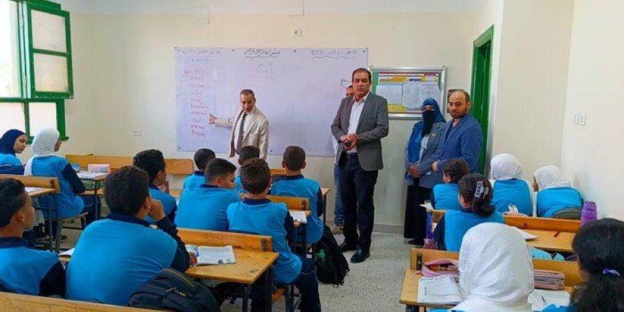 مدير «تعليم الفيوم» يتابع ميدانيًا انتظام الدراسة ويؤكد على تفعيل مبادرة «القائد السلوكي» - تواصل نيوز