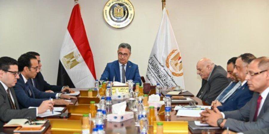 وزير التموين يبحث تكلفة الخبز السياحي والفينو ويشدد على استقرار أسعار الدقيق - تواصل نيوز