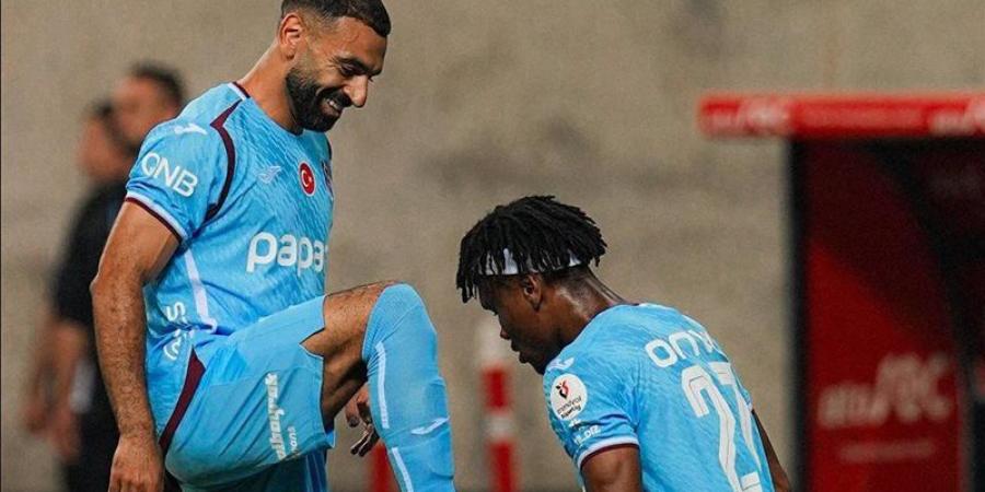 لاعب طرابزون سبور يشيد بتواضع محمد صلاح خارج الملعب - تواصل نيوز