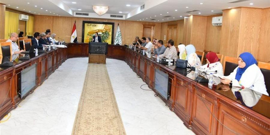 محمد التوني يعقد اجتماعا لمتابعة تحديث المخطط الاستراتيجي لمدينة الفيوم - تواصل نيوز