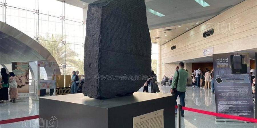 حجر رشيد يفشي أسرار الفراعنة، هكذا أزاح شامبليون الستار عن 3000 عام من الحضارة المصرية - تواصل نيوز