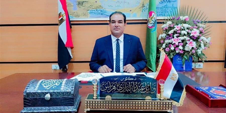في واقعة قفز تلميذين من حمام مدرسة بالفيوم، إحالة المدير و4 مدرسين إلى التحقيق - تواصل نيوز