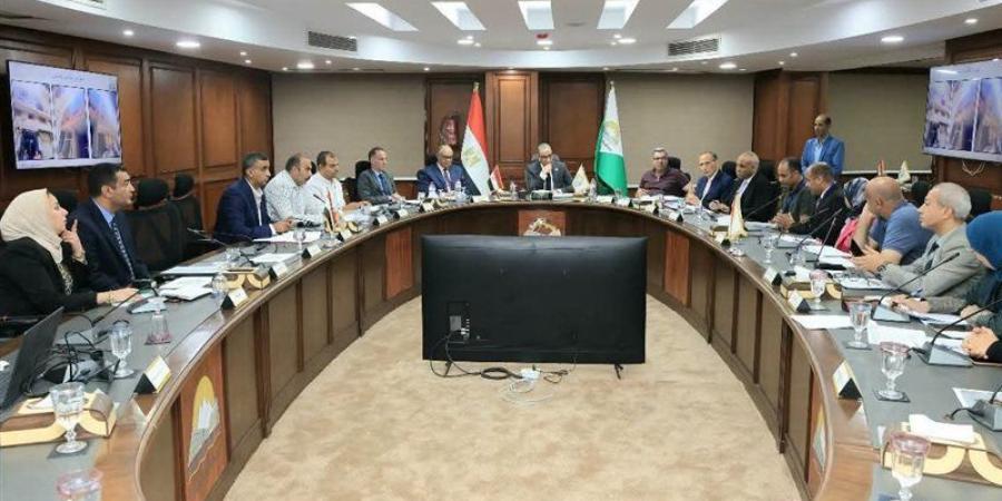 محافظ الجيزة يوجه بسرعة حل شكاوى المواطنين ويوقف مخالفات بناء بفيصل ومنشأة القناطر - تواصل نيوز