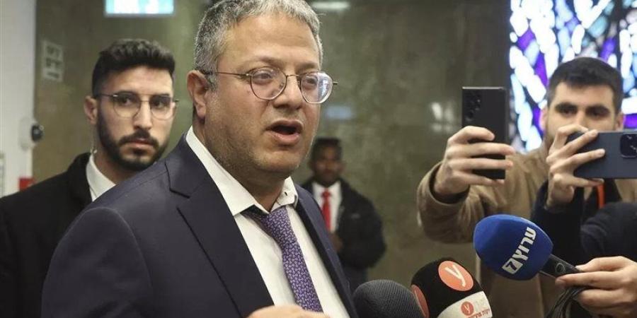 بن غفير خائف من الأسير الفلسطيني، فيديو للوزير الإسرائيلي المتطرف مع سجين من القسام - تواصل نيوز