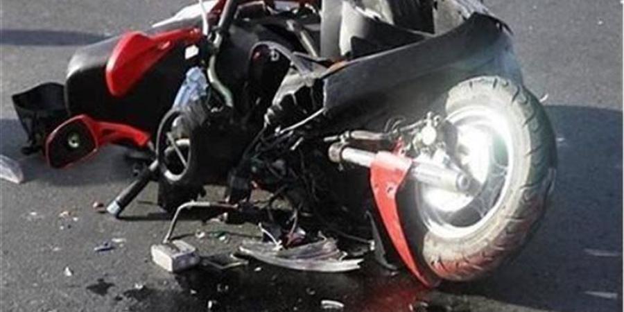 مصرع شخص وإصابة آخر إثر انقلاب دراجة نارية أعلى الطريق بالتجمع - تواصل نيوز
