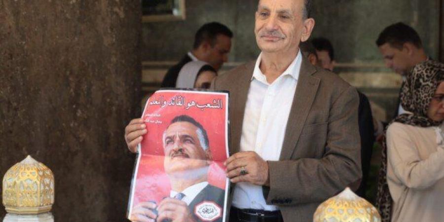 توافد المواطنين على ضريح عبد الناصر لإحياء الذكرى الـ56 لرحيله «صور» - تواصل نيوز