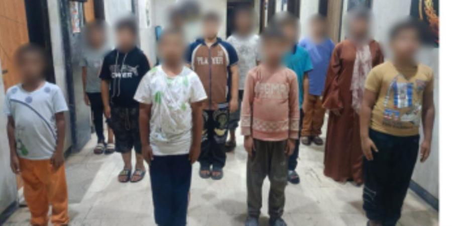 الداخلية تضبط (10) متهمين لاستغلال (12) حدثًا في التسول وبيع السلع بالجيزة - تواصل نيوز