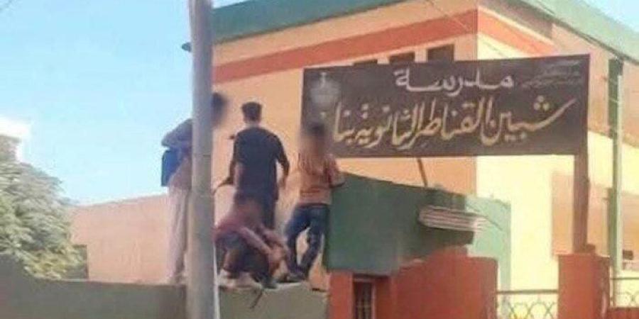 أمن القليوبية يفحص ظهور طلاب أعلى سور مدرسة للبنات بشبين القناطر - تواصل نيوز