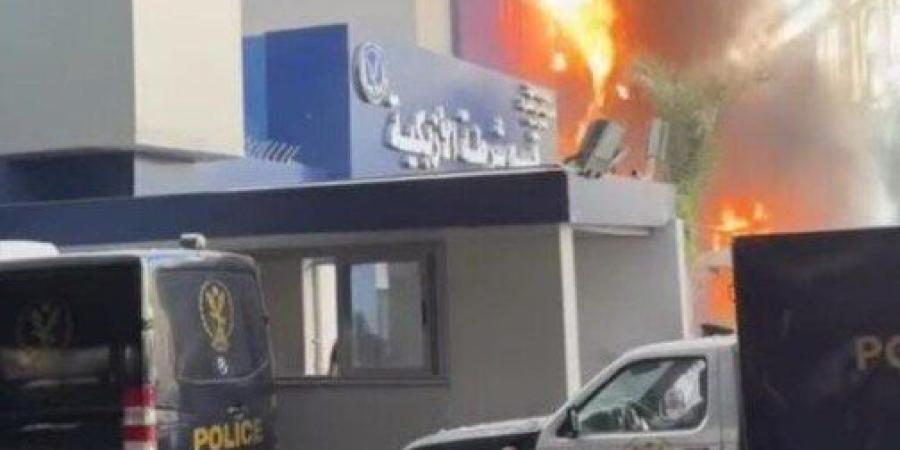 عاجل | الحماية المدنية تحاصر النيران في حريق بقسم شرطة الأزبكية «صور» - تواصل نيوز