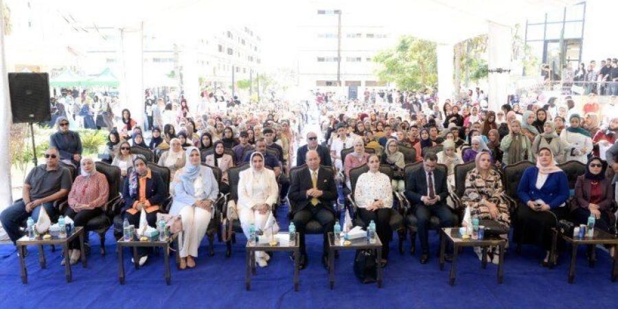 رئيس جامعة المنصورة يحاور طلاب الفنون الجميلة حول الإبداع والمهارات ومتطلبات سوق العمل - تواصل نيوز
