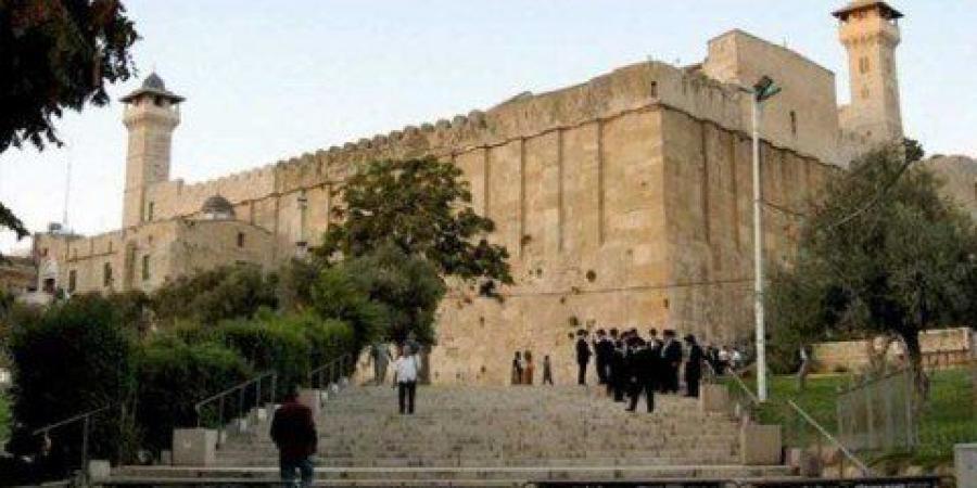 مئات المستوطنين يقتحمون الحرم الإبراهيمي في الخليل بالضفة الغربية المحتلة - تواصل نيوز