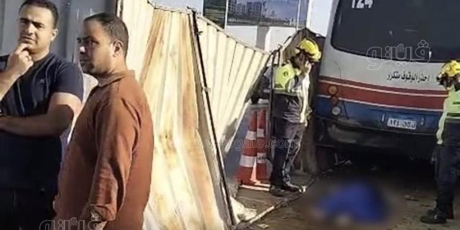 ميني باص ينهي حياة 3 أشخاص على الدائري (صور) - تواصل نيوز