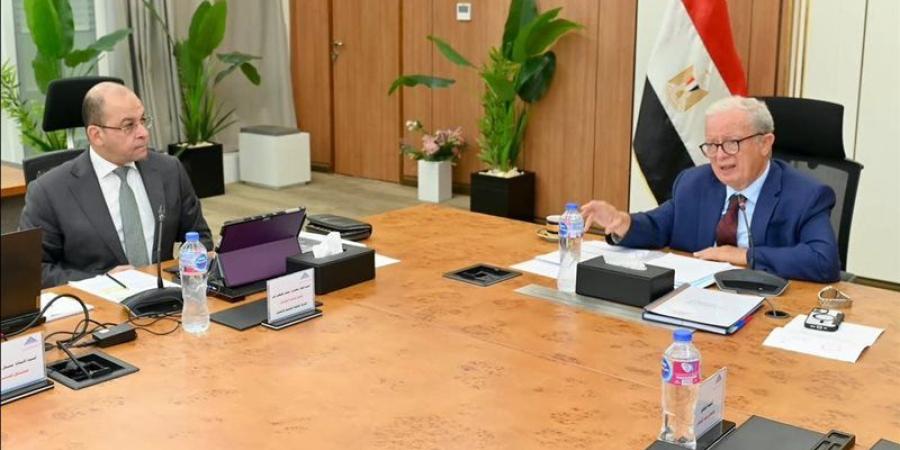 «القابضة للتشييد والتعمير» تستهدف 35.7 مليار جنيه إيرادات و5.9 مليار أرباحًا في 2026/ 2027 - تواصل نيوز