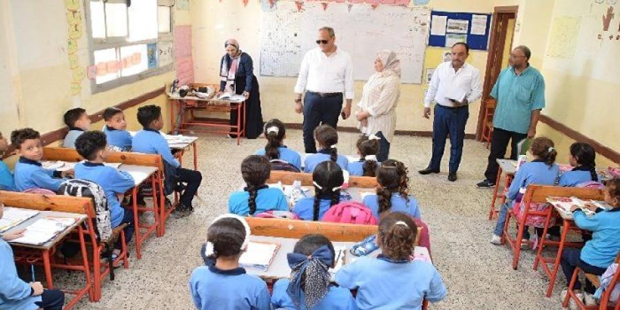 مدير تعليم بورسعيد يشدد على تفعيل غرف المصادر والأنشطة التربوية خلال زيارته لمدرسة المستشار عدلي منصور الابتدائية - تواصل نيوز