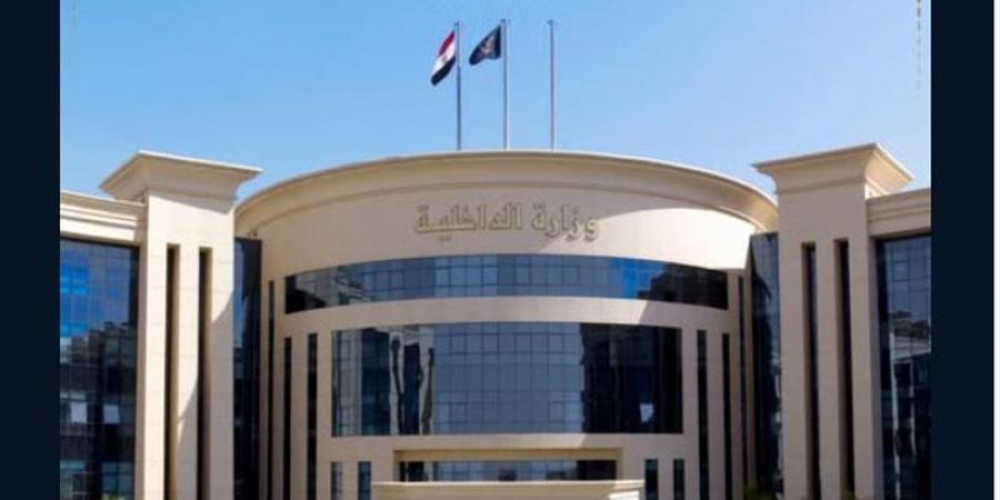 شباك واحد وإلغاء شرط معدات السلامة، الداخلية تعدل إجراءات استخراج وتجديد تراخيص السيارات والقيادة - تواصل نيوز