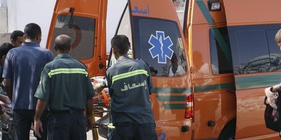 مصرع وإصابة 4 أشخاص في تصادم سيارتين على طريق الواحات - تواصل نيوز