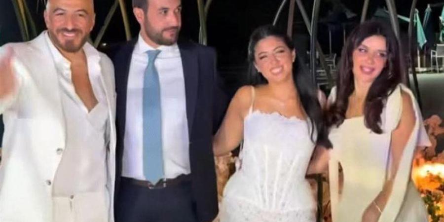 مجدي الهواري وغادة عادل يحتفلان بخطوبة ابنتهما مريم - تواصل نيوز