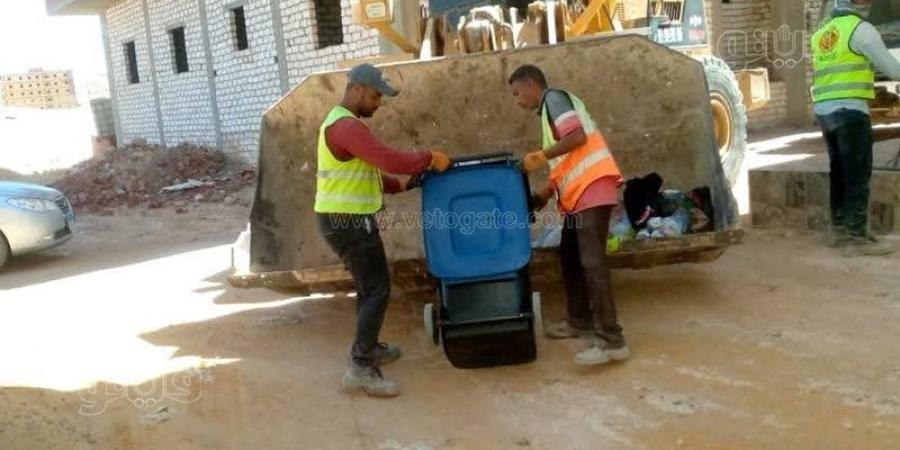 رفع القمامة والمخلفات بقرية رأس الحكمة في مطروح بمشاركة مجتمعية من الشركات - تواصل نيوز