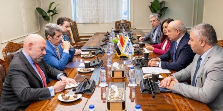 رئيس اقتصادية قناة السويس يستقبل نائب رئيس البعثة بالسفارة الأمريكية لبحث تعزيز التعاون الاستثماري - تواصل نيوز