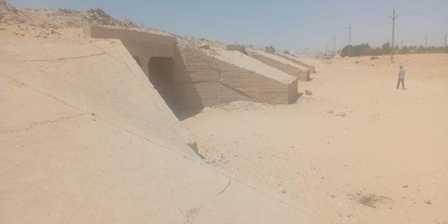 تشكيل مجموعات عمل للتأكد من جاهزية محطات الصرف ومعدات الإغاثة ومخرات السيول بأسيوط - تواصل نيوز
