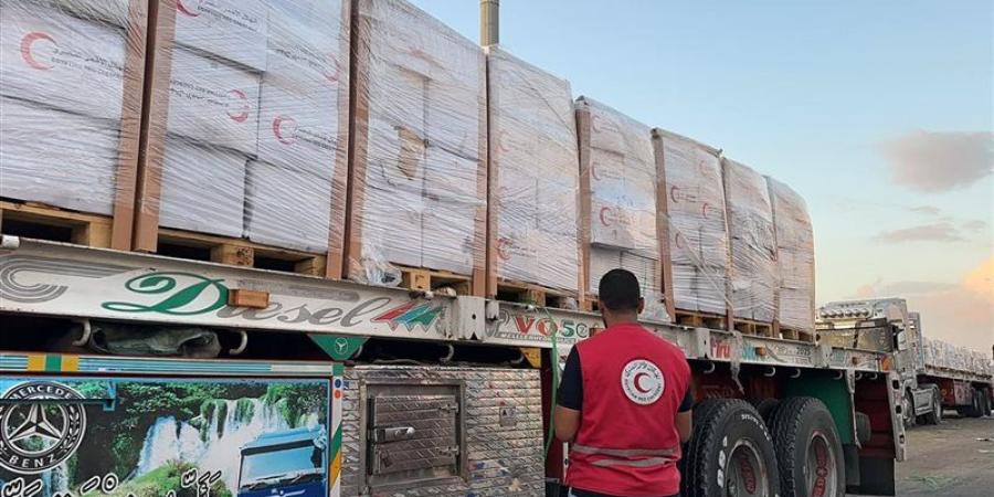 «زاد العزة»، الهلال الأحمر المصري يواصل دعم غزة بقافلة مساعدات جديدة - تواصل نيوز