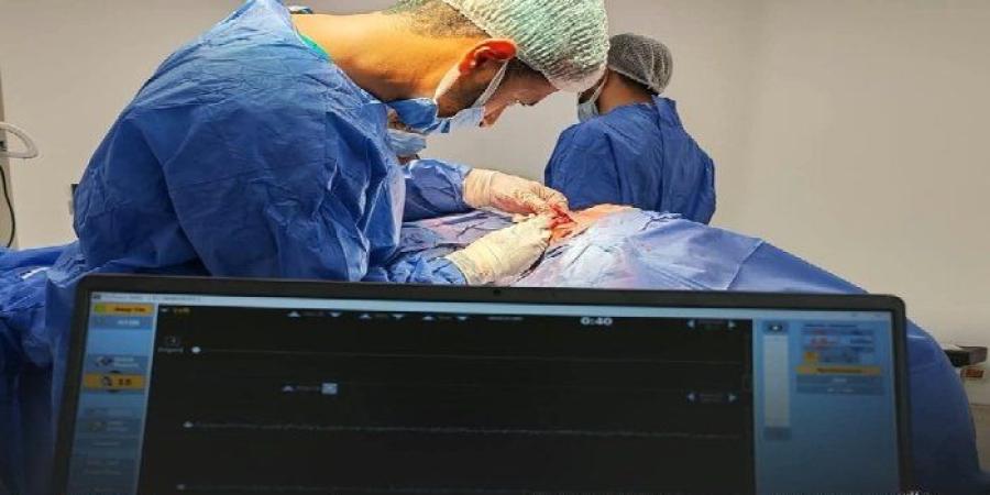 ​نجاح أول جراحة لاستئصال ورم الغدة النكافية مع مراقبة العصب السابع بمجمع السويس الطبي - تواصل نيوز
