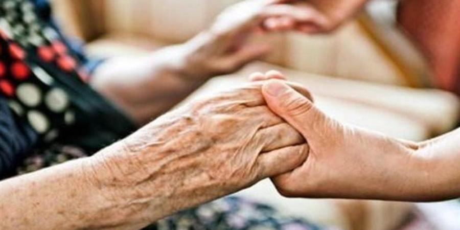 بمناسبة اليوم العالمي للمسنين، الأزهر للفتوى يحذر من إهمال الوالدين في الكِبر - تواصل نيوز