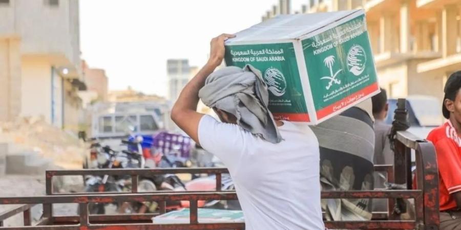 "الملك سلمان للإغاثة" يوزع  11.334 سلة غذائية في عدة محافظات يمنية - تواصل نيوز