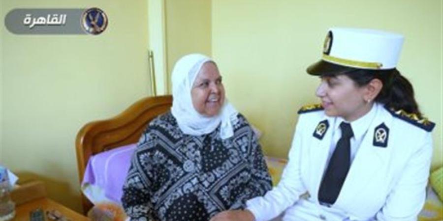 في اليوم العالمي لكبار السن، الداخلية تنظم زيارات واحتفالات للمسنين وتقدم هدايا وأجهزة طبية - تواصل نيوز
