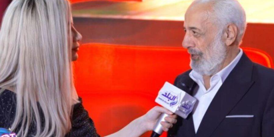 «حفروا في الصخر».. أيمن زيدان يوضح لمن تذهب جائزة ملك وملكة المسرح - تواصل نيوز