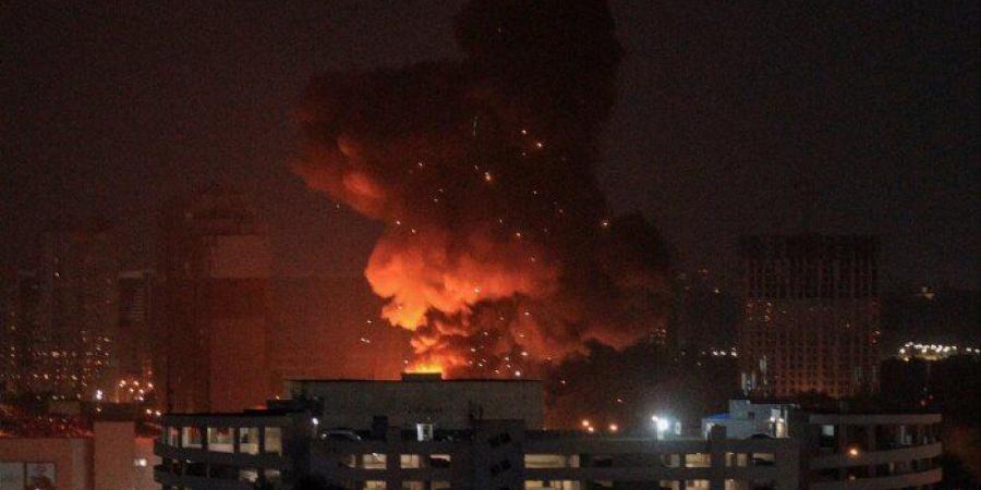 انفجارات عنيفة تهز العاصمة اليمنية صنعاء - تواصل نيوز