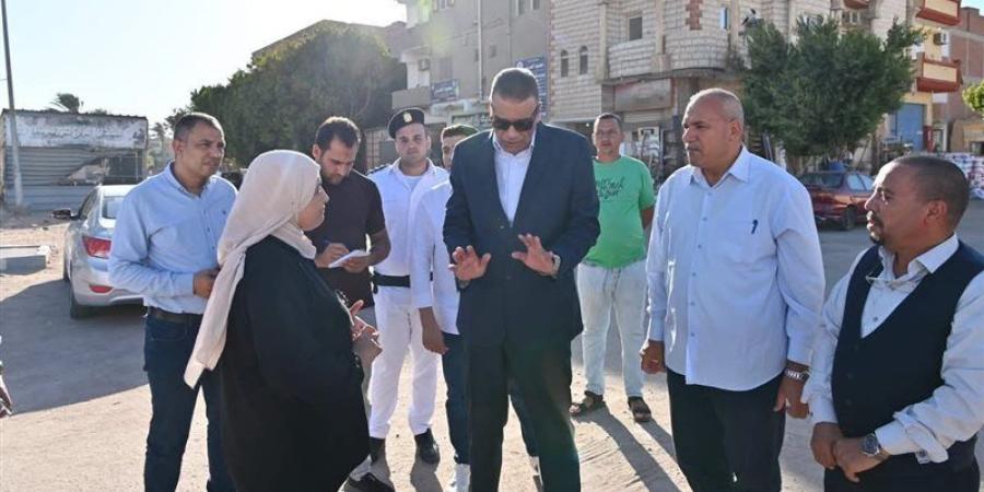 محافظ جنوب سيناء يتابع خطة تطوير الطرق ومداخل المنشآت الخدمية بمدينة الطور - تواصل نيوز