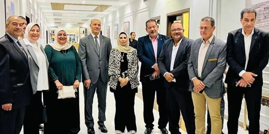 مدير تعليم الإسكندرية يشهد حفل تخرج طالبات مدرسة مصطفى كامل الثانوية الصناعية - تواصل نيوز