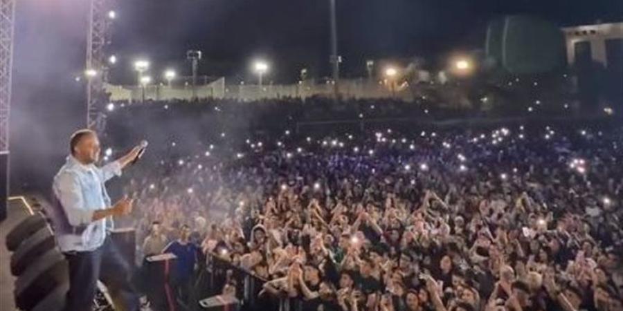 تحت شعار كامل العدد، رامي صبري يتألق في مسقط ويبدع في غناء "الحب عيبنا" (فيديو) - تواصل نيوز